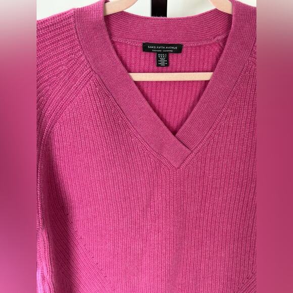 Saks fifth Avenue hot pink v neck cashmere sweater, size M - Picture 4 of 7